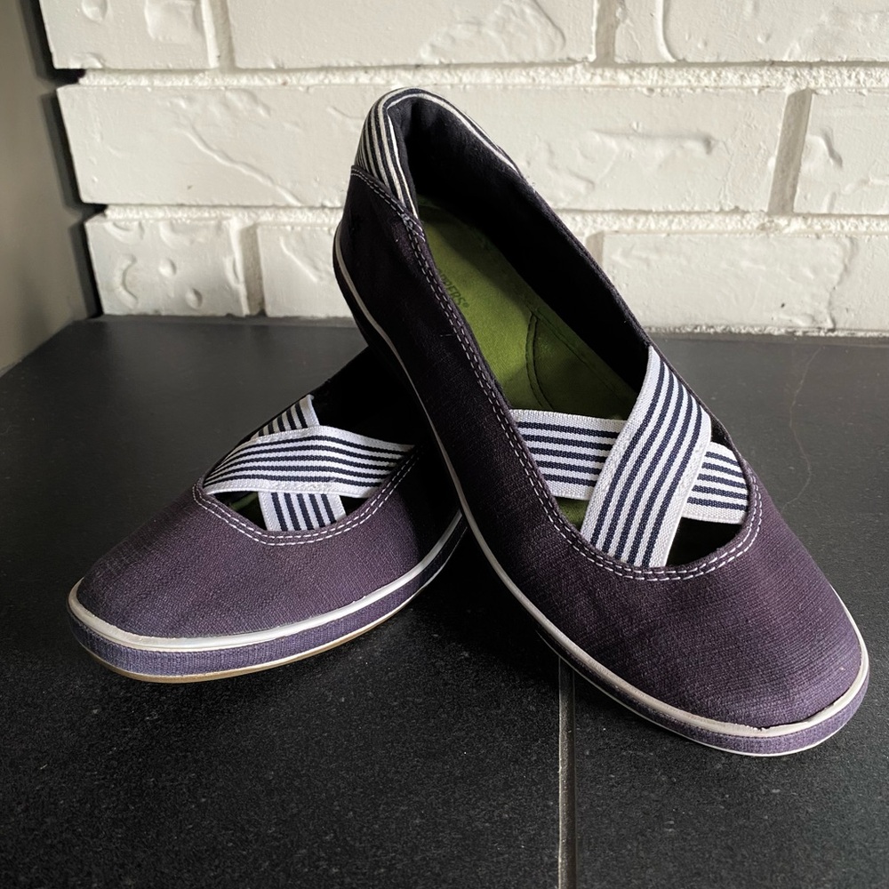 Grasshoppers Size 7 Navy Blue and White Canvas Cross-Strap Flats Nautical